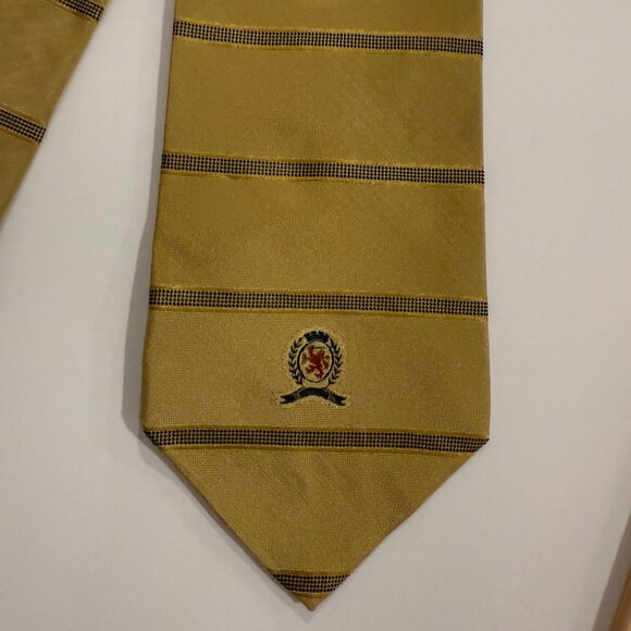 Tommy Hilfiger Vintage Men's Tie Silk Yellow Gold and Blue Stripe with Emblem - Picture 2 of 4
